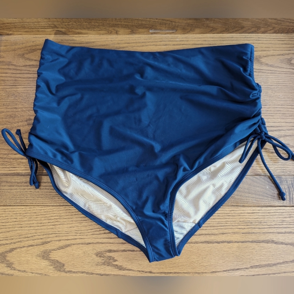 NEW Women's Cacique Swimsuit Bottom with ruched sides, 26W